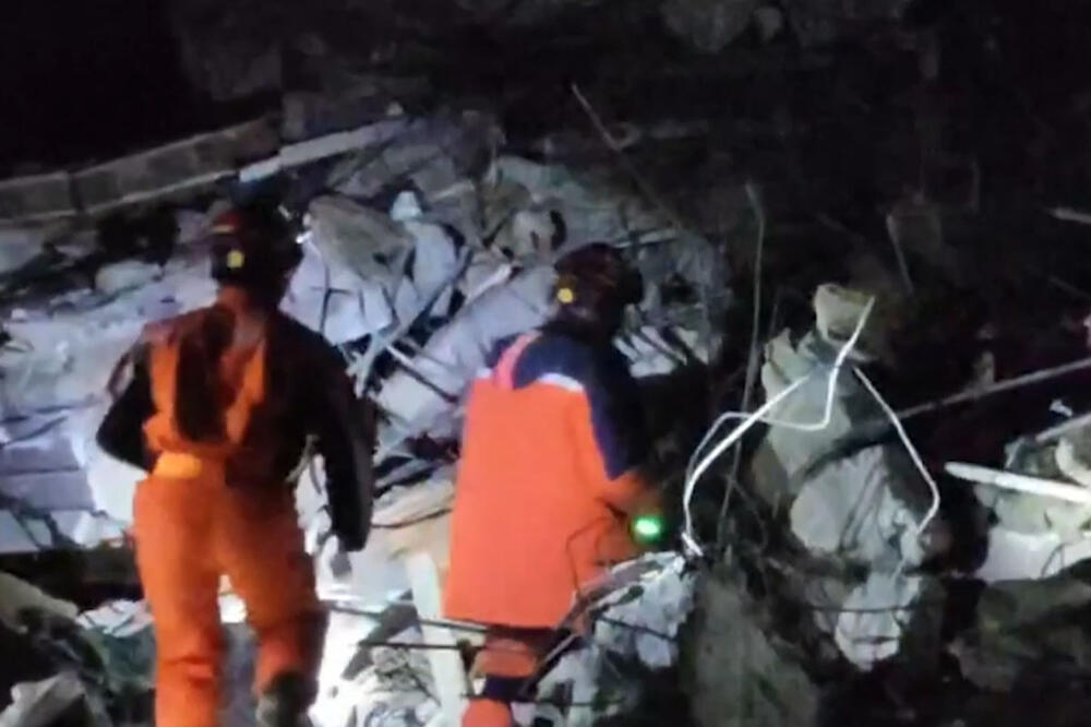 PLAVO NEBO: Kineski tim u Turskoj traga za preživelima ispod ruševina! VIDEO