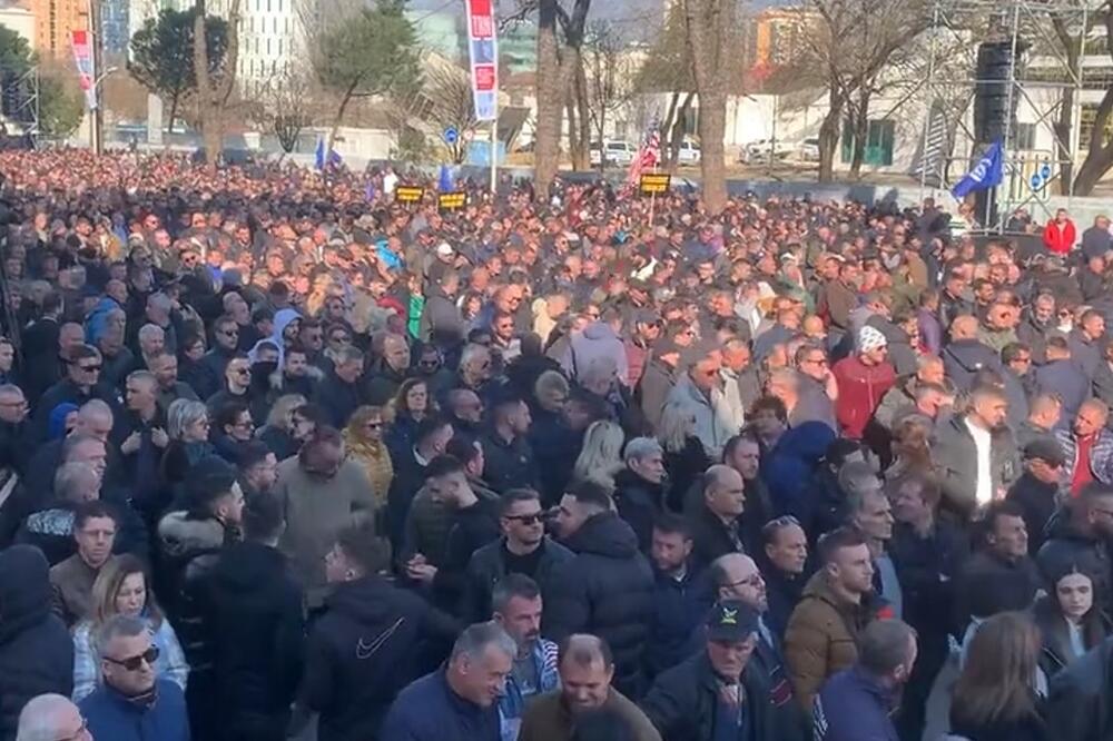 DEMONSTRACIJE OPOZICIJE U TIRANI: Ispred parlamenta se sukobili sa policijom, traži se ostavka Edija Rame (VIDEO)