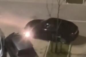 POLUPALA AUTOMOBILE NA PARKINGU PA POBEGLA! Divljanje u Novom Sadu, žena izazvala HAOS, pa zamenila mesto sa suvozačem! (VIDEO)