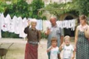 ALBANKA U ZLATU I DUKATIMA POŠLA ZA SRBINA: Krstila se, udala u srpskoj svetinji i rodila mu 4 sina! Svekrva presrećna (VIDEO)