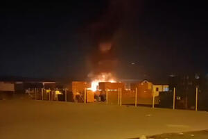 EKSPLOZIJA U PETROVARADINU: Vatra buknula u krugu bivše fabrike (VIDEO)