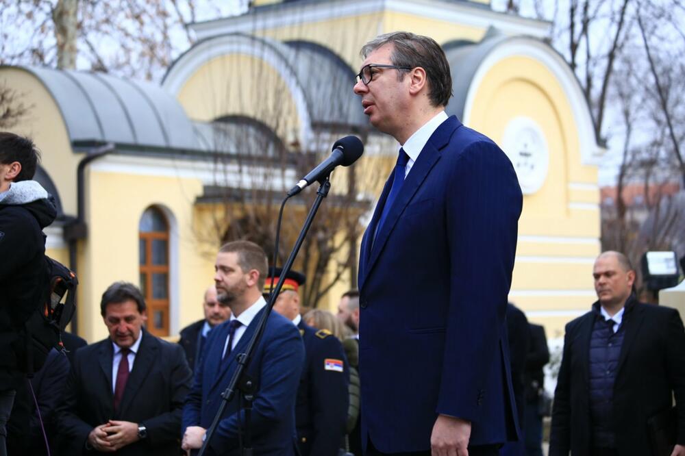 Pola državnog vrha na čelu sa PREDSEDNIKOM SRBIJE na obeležavanju SRETENJA u Kragujevcu