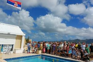 VIŠE OD 100 SRBA SE PRIČESTILO NA LITURGIJI ZA VELIKI PRAZNIK: Pravoslavno čudo na najmanjem karipskom ostrvu (FOTO)