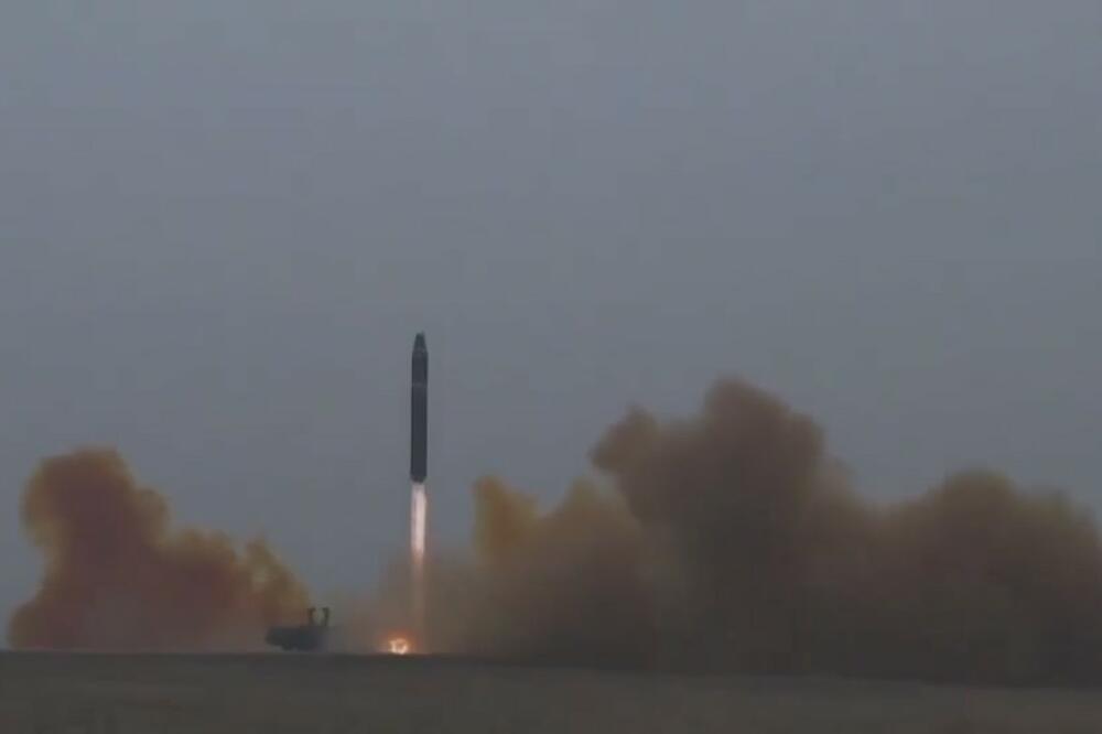 UZBUNA NA OSTRVU HOAKIDO: Severnokorejska interkontinetalna balistička raketa izavala paniku! Oglasile se sirene! Naredba povučena