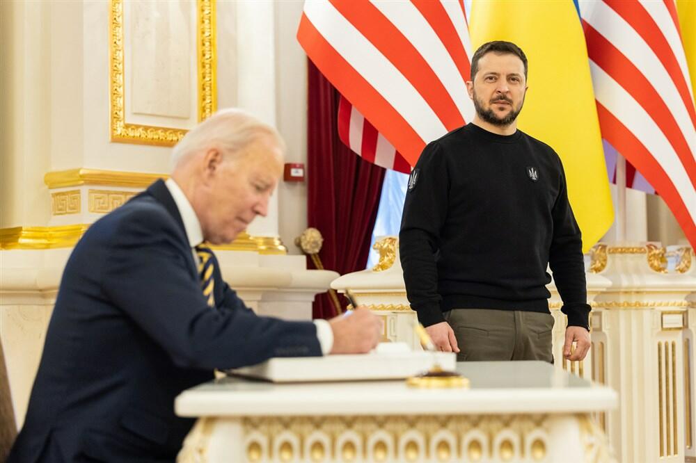BAJDEN U KIJEV STIGAO VOZOM: Putovanje predsednika SAD u Ukrajinu počelo iz Poljske, plan držan u STROGOJ TAJNOSTI