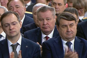 SKAMENJENI I ZALEĐENI! Pogledajte lica funkcionera Rusije za vreme Putinovog govora - Medvedev NERVOZAN, Lavrov kao VOŠTANA LUTKA