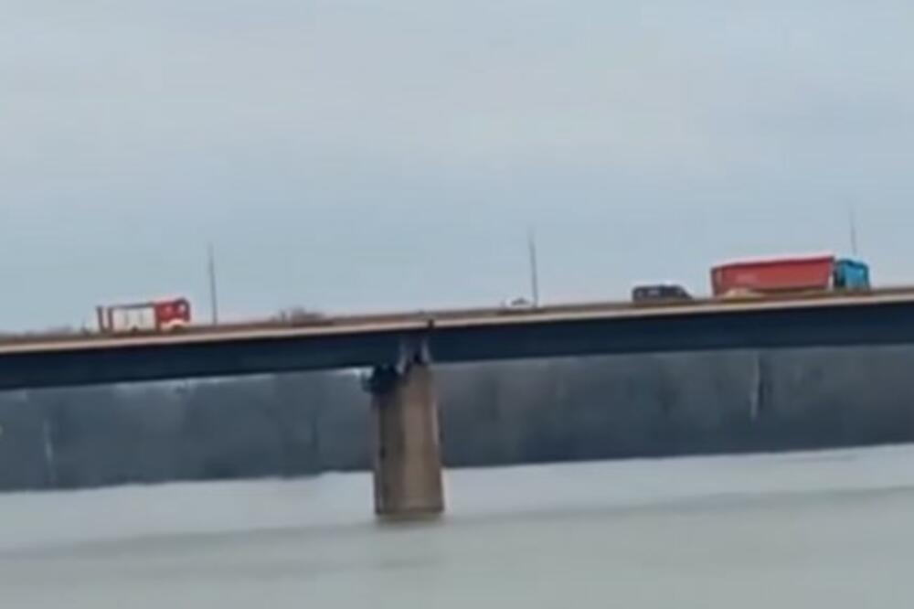 UŽAS KOD SMEDEREVA: Jedna osoba skočila sa Kovinskog mosta u Dunav
