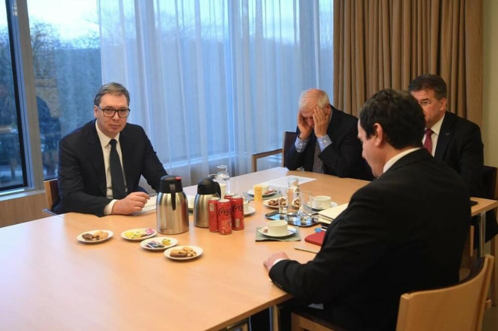 TEŽAK SASTANAK, NEMA PREDAJE! Predsednik Vučić se oglasio posle razgovora sa Boreljom, Lajčakom i Kurtijem