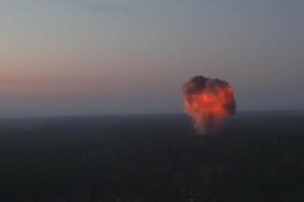 UDAR PO PEŠADIJI: Rusi protiv Ukrajinaca kod Svatova koriste STRAVIČNO oružje, eksplodira kao ATOMSKA BOMBA i uništava SVE (VIDEO)