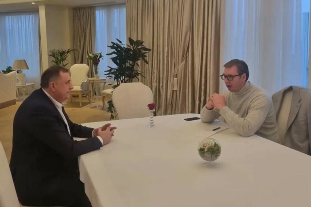 UVEK PRIJATELJSKI RAZGOVOR: Predsednik Vučić se sastao sa Miloradom Dodikom (FOTO)