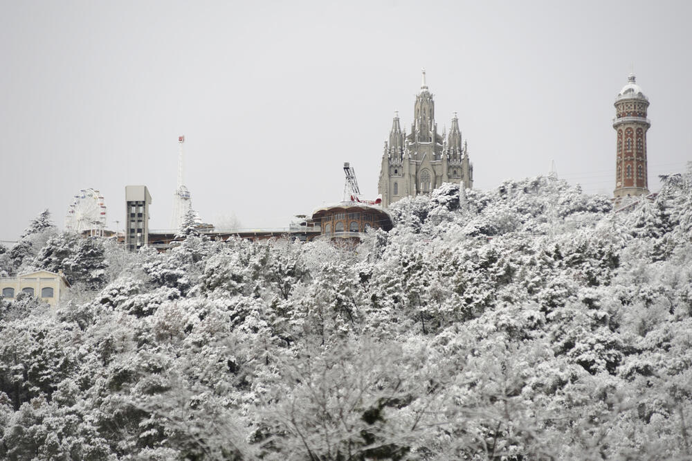 SNEŽNA OLUJA HARA ŠPANIJIOM: Na Majorci napadao metar snega, temperature i do minus 16! (FOTO)
