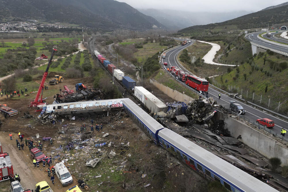NOVE INFORMACIJE O TRAGEDIJI U GRČKOJ: Oba voza išla istim kolosekom! Ljudska greška se ne isključuje