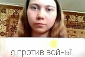 RUSKA DEVOJČICA NA ČASU NACRTALA ANTIRATNI CRTEŽ: Napisala "Slava Ukrajini", a onda je FSB ZAKUCAO NA VRATA