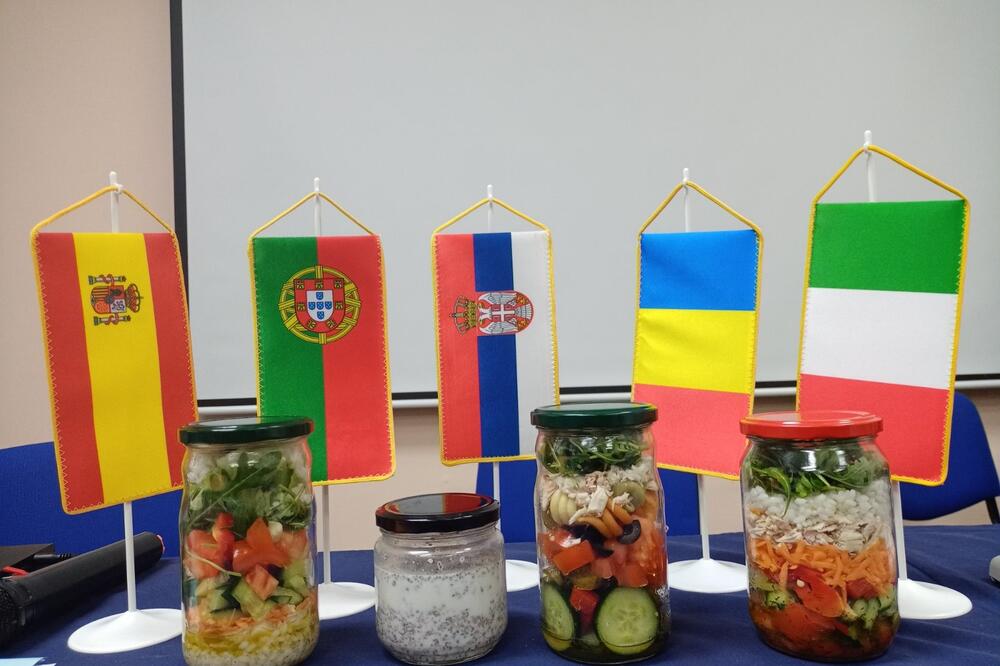 Učenici iz Sremske Mitrovice ugostili goste iz Evrope: MLADI SE POVEZUJU I UČE JEDNI OD DRUGIH