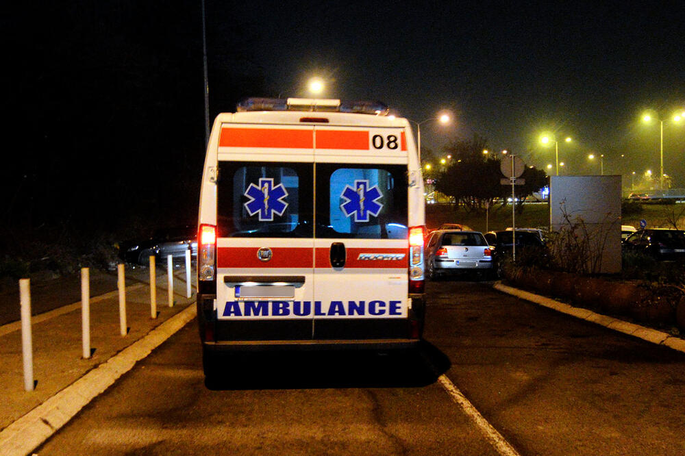 MUŠKARAC IZBODEN U BEOGRADU: Napadnut na okretnici autobusa, hitno prevezen u bolnicu