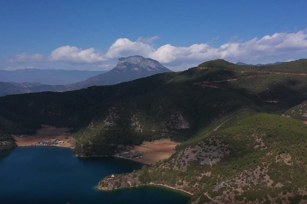 Misteriozno jezero Lugu na jugozapadu Kine (VIDEO)