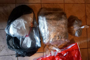 UHAPŠEN DILER IZ SREMSKE MITROVICE: Policija pronašla 2 kg droge u vikendici! (FOTO)