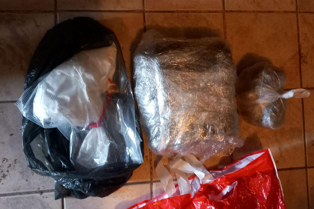 UHAPŠEN DILER IZ SREMSKE MITROVICE: Policija pronašla 2 kg droge u vikendici! (FOTO)