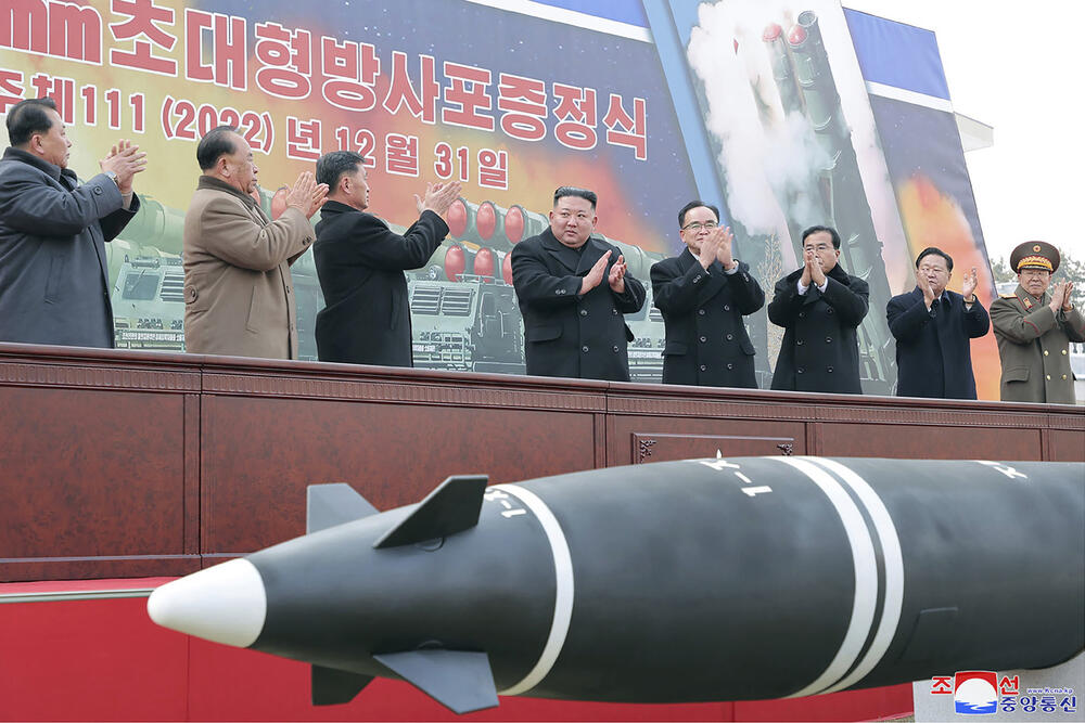 Nadrealno: Kim Džong Un u šetnji sa ćerkom uoči lansiranja