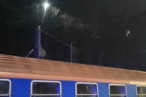 UGLEDALI SMO BLJESAK, A ONDA JE SVE STALO: Drama na pruzi Beograd - Bar, voz ostao zaglavljen kod Prijepolja (FOTO)