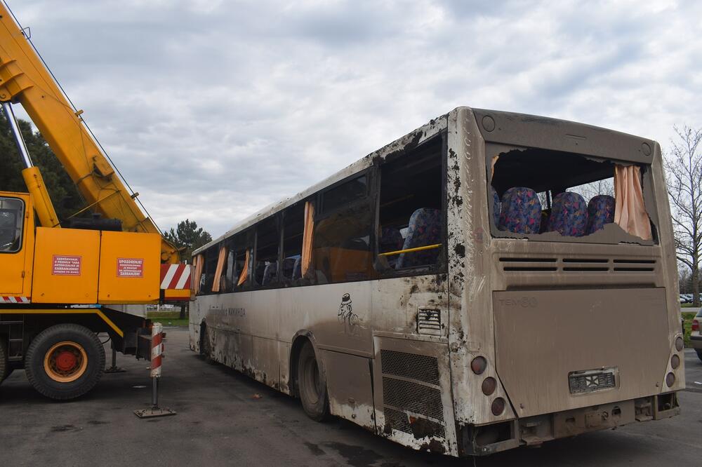 SVE SE ODIGRALO MUNJEVITOM BRZINOM: Putnik iz prevrnutog autobusa kod Kikinde do detalja o saobraćajki (FOTO)