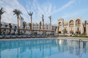 PRED VAMA JE NAJEKSKLUZIVNIJI HOTEL U HURGADI: Potpuno nov, raskošan i moderan, ali sa taman dovoljno arapskog šarma