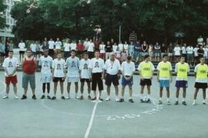 LEGENDA MANČESTERA PIKALA FUDBAL U NOVOBEOGRADSKIM BLOKOVIMA: Došao je krišom i ostavio neizbrisiv trag! ANTOLOGIJSKE FOTOGRAFIJE