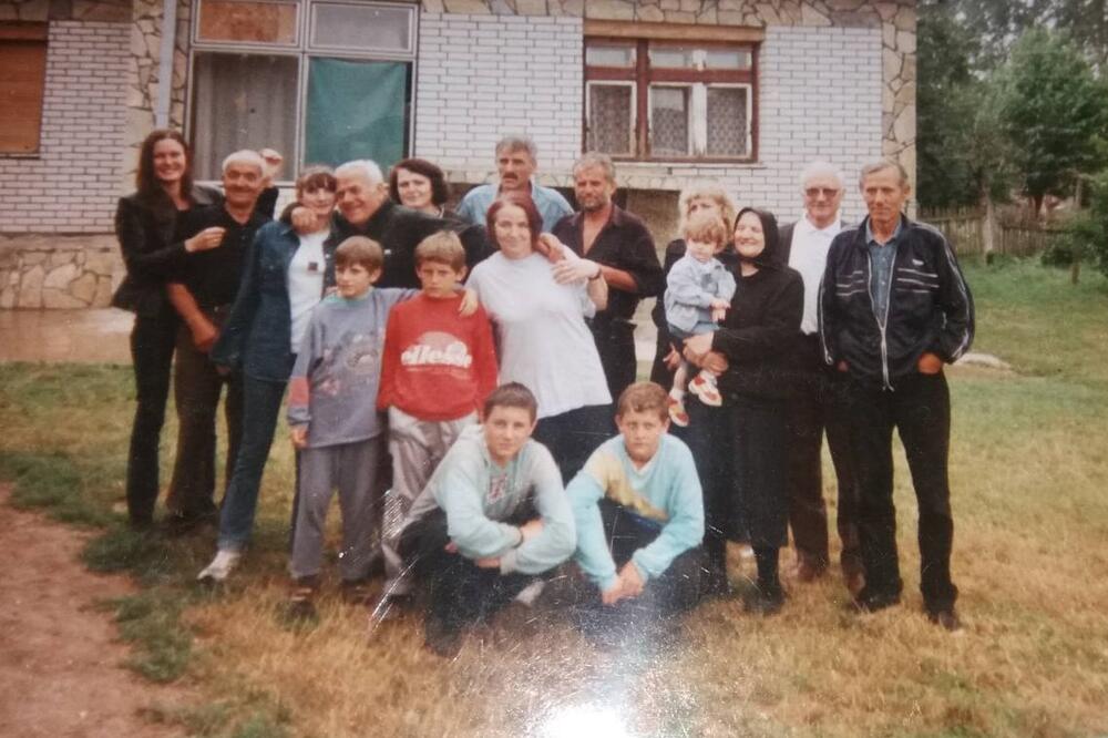 PROTERALI SU NAS SVE, SPALILI SVE DO JEDNE KUĆE: Bolno sećanje Milorada iz sela Svinjare na POGROM 2004. Nismo se vratili...