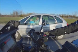 "ŠTA ČOVEK DA MU URADI?! OSTAJEM U ŠOKU I JAKO BESAN": Motociklista snimio strašnu scenu na putu u Srbiji (VIDEO)