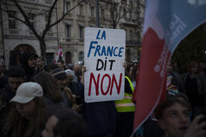 INCIDENT U NICI: Demonstranti demolirali kancelariju francuskog političara jer neće glasati za nepoverenje vladi