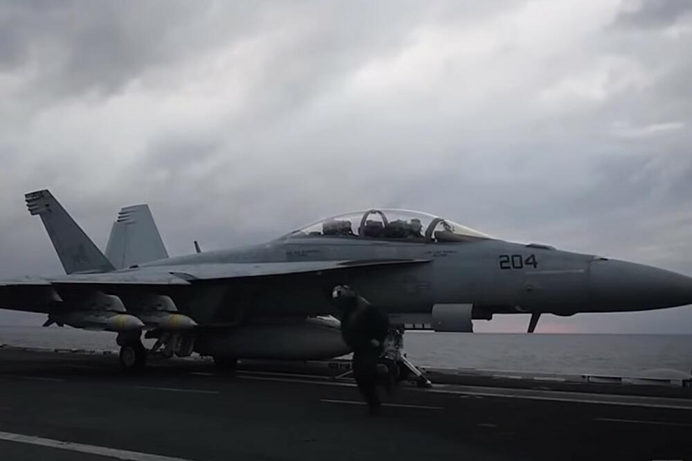 OVO JE AMERIČKI LOVAC SLEDEĆE GENERACIJE: Budući F-18 SH, ima opcije sa posadom ili bez nje