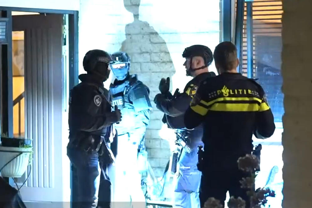 Policija ispred kuće u Roterdamu