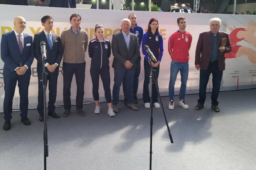 SARADNJA OKS I TOJOTE VEĆ POLA DECENIJE: Delegacija Olimpijskog komiteta Srbije u poseti Tojoti na Sajmu automobila