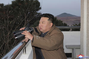 KIM DŽONG UN POKAZAO ČIME RASPOLAŽE Lider Severne Koreje poslao specifičan "POKLON" zemlji u komšiluku, očekuju se reakcije