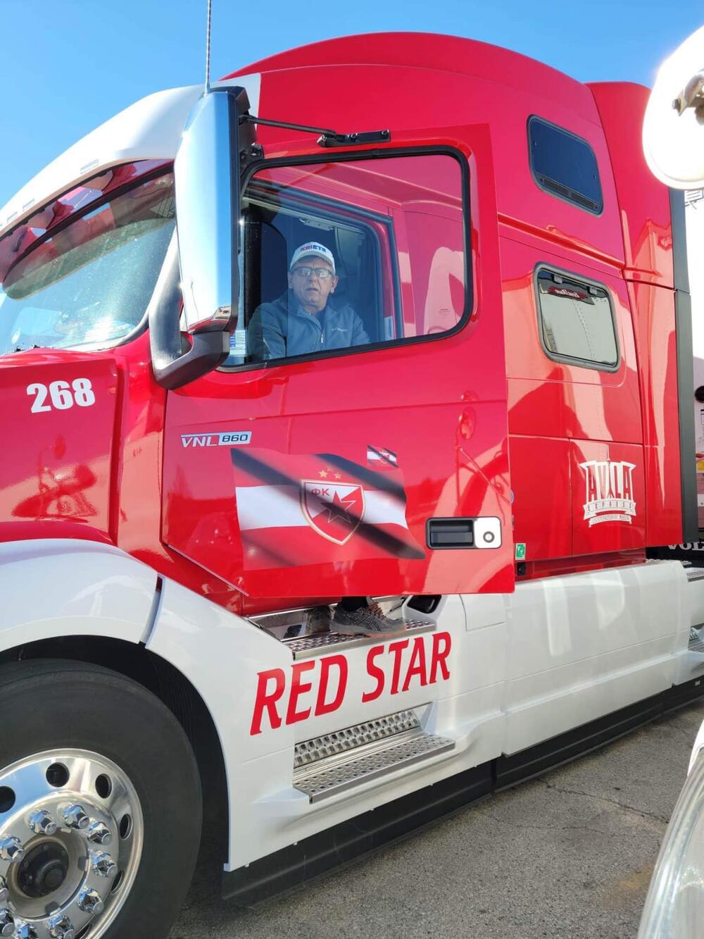 Crvena zvezda kamion