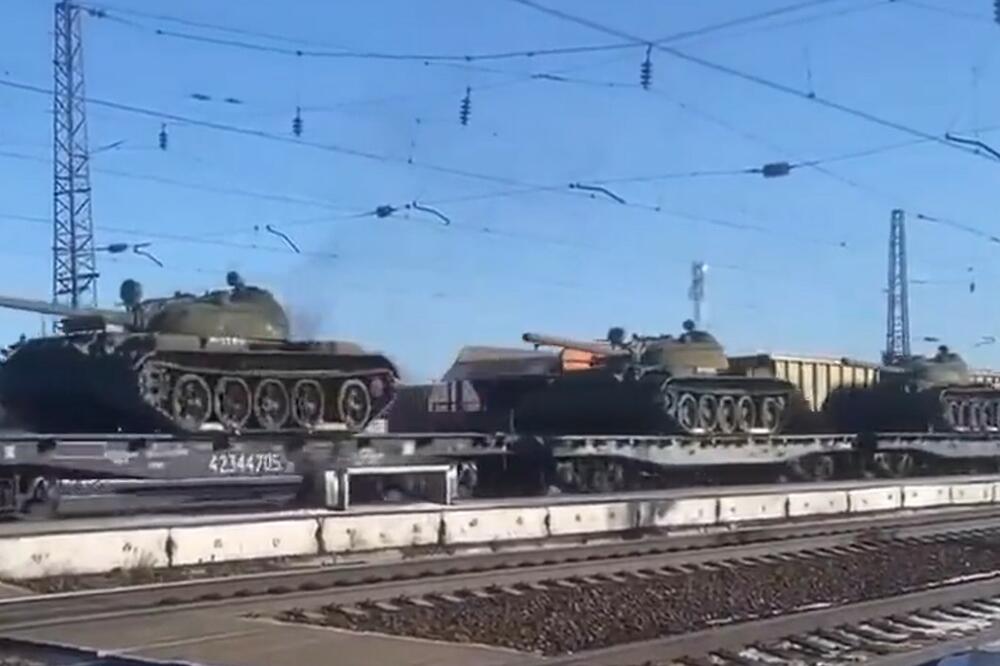 DOK UKRAJINCI DOBIJAJU LEOPARDE, RUSIJA NA BOJIŠTE ŠALJE STARE T-55: Slanje SOVJETSKE TEHNIKE potez očajnika ili dobra ideja?