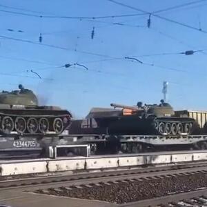 DOK UKRAJINCI DOBIJAJU LEOPARDE, RUSIJA NA BOJIŠTE ŠALJE STARE T-55: Slanje