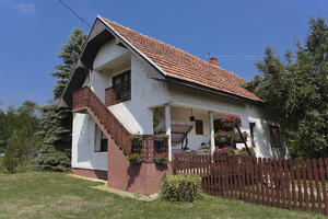 KUĆA OD 100 KVADRATA I 12 ARI PLACA ZA SAMO 35.000 EVRA! Ovde su najjeftinije kuće u Srbiji, možete ih kupiti i uz pomoć države