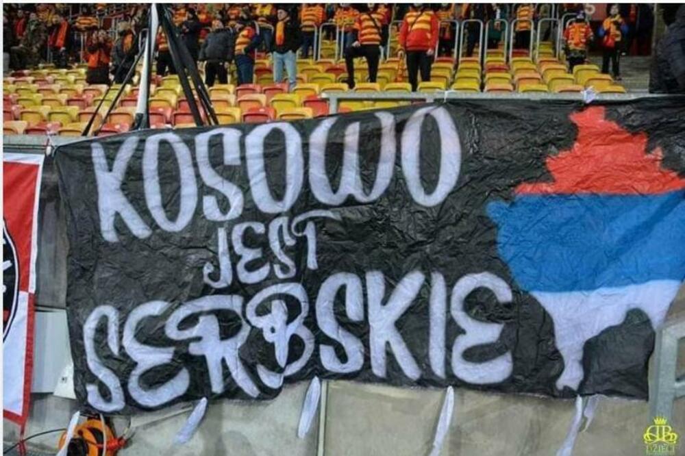 KOSOVO JE SRBIJA! Poljski navijači razvili transparent, ova fotografija OBILAZI SVET neverovatnom brzinom! FOTO