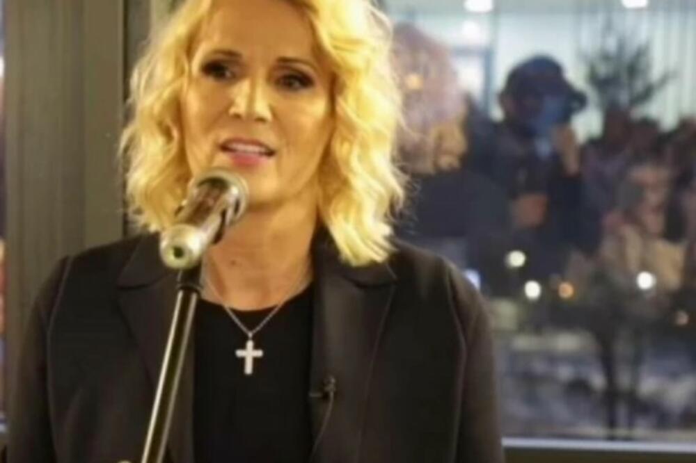 MILOVA ŽENA PONELA PRESKUP NAKIT: Lidija Đukanović na skup došla sa ogrlicom "teškom" čak 15.000 evra!