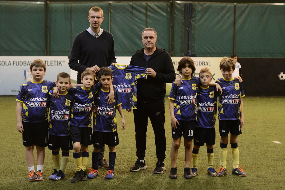 Lojalnost koja traje više od deceniju - Meridian Sport donacijom sportske opreme nagradio Školu fudbala Rosenborg iz Beograda