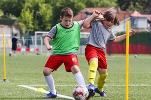 KLINCI, NAVIJAJTE ZA ZVEZDU I ZAIGRAJTE ZA VOLJENI KLUB: Crveno-beli pozivaju najmlađe na utakmicu i kamp za decu