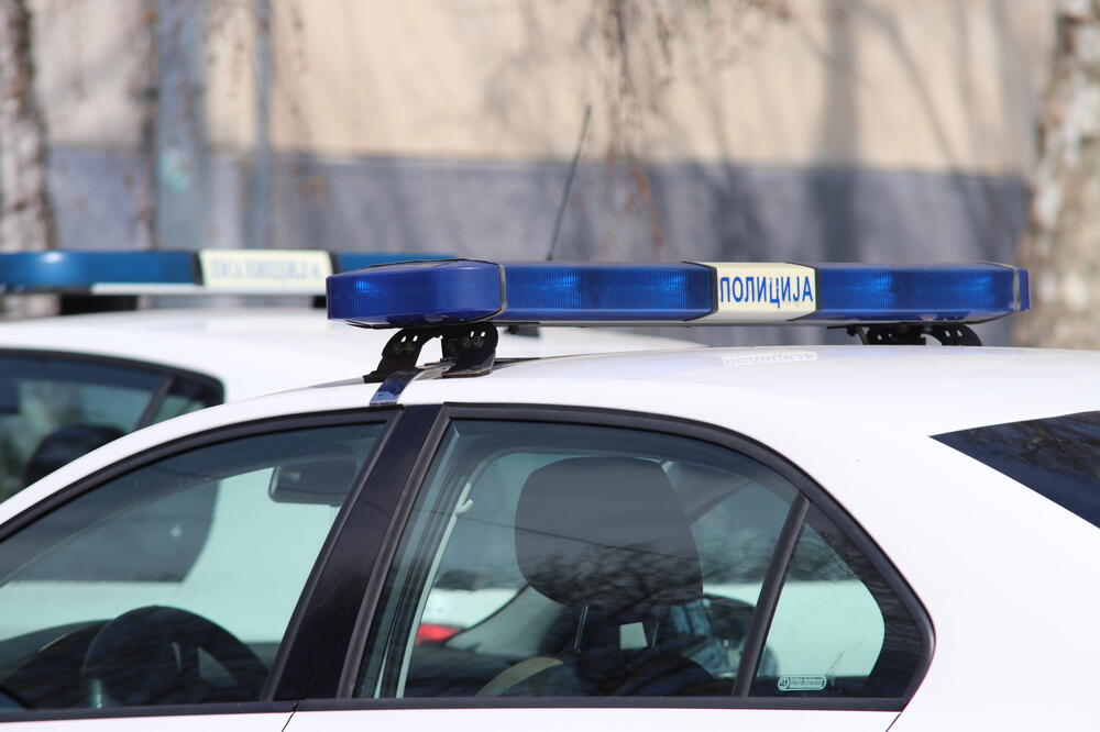 DOJAVE O BOMBAMA U VIŠE ŠKOLA U BEOGRADU: Policija na terenu