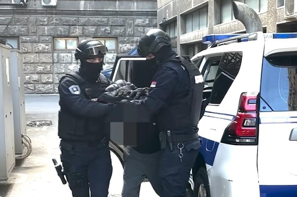 IZBO MLADIĆA (23) NA SPLAVU U BEOGRADU, POGLEDAJTE SNIMAK PRIVOĐENJA: Uhapšen muškarac zbog UBISTVA U POKUŠAJU! (VIDEO)