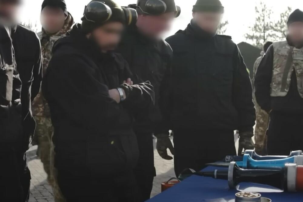 BRITANSKA VOJSKA OBJAVILA SNIMAK: Ukrajinski vojnici se obučavaju da koriste tenkovske granate sa OSIROMAŠENIM URANIJUMOM (VIDEO)