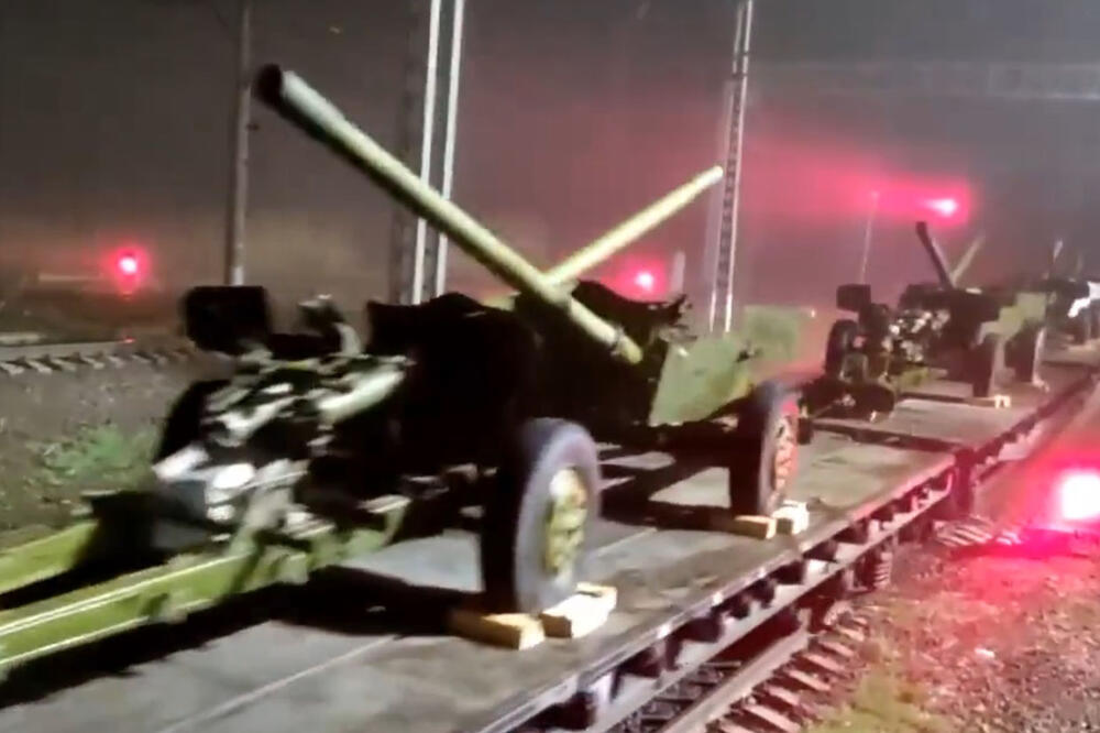 RUSI MASOVNO ŠALJU TOPOVE RAPIRA U UKRAJINU: Da li će MT-12 moći da zaustavi ofanzivu ukrajinskih točkaša i tenkova! VIDEO