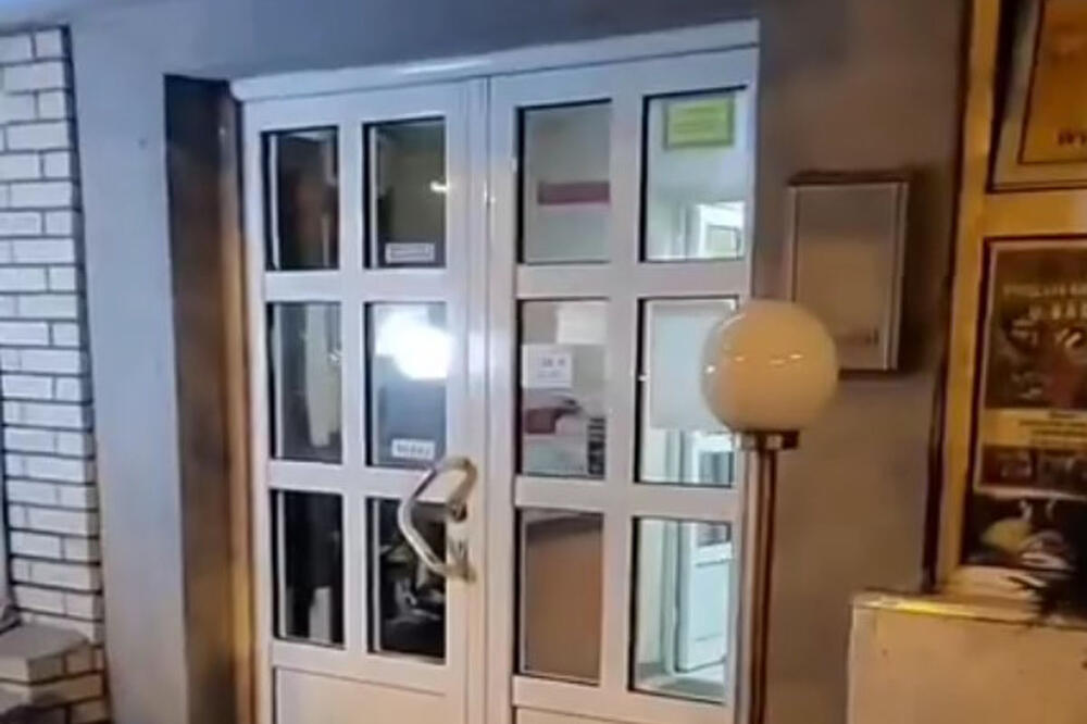 DA LI JE OVO MOGUĆE? Prolaznik snimio dečiju igraonicu u Sremskoj Mitrovici, pa ostao ZATEČEN! Mreže se zbog ovoga USIJALE (VIDEO)
