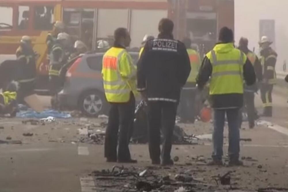 7 MRTVIH U JEZIVOJ SAOBRAĆAJKI U NEMAČKOJ: Žrtve sudara žive gorele u svojim automobilima HOROR SCENA NA PUTU (FOTO)