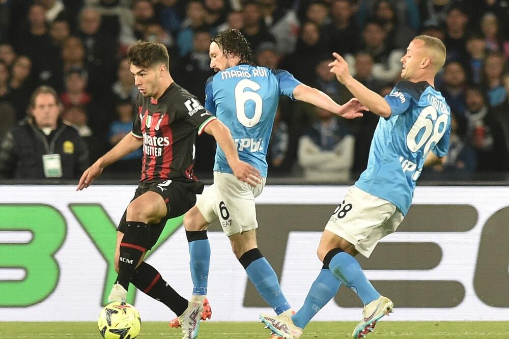 ŠAMPION SE SPASAO PORAZA PROTIV LJUTOG RIVALA: Napoli nadoknadio dva gola i osvojio bod protiv Milana