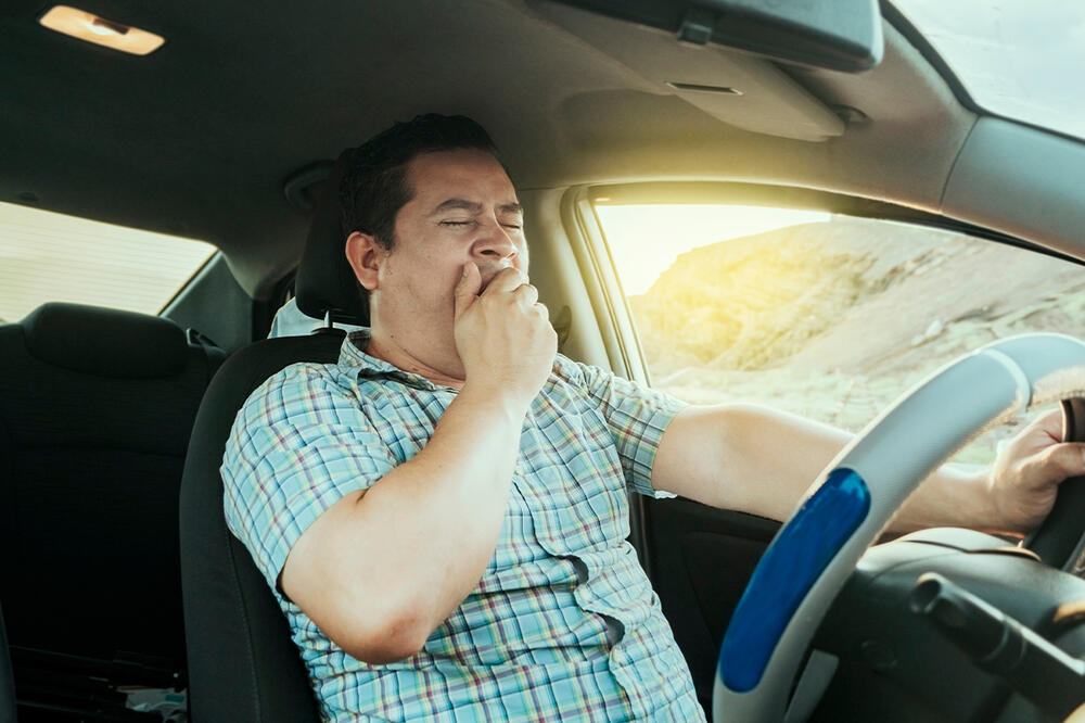 MIKROSAN ZA VOLANOM JEDAN OD GLAVNIH UZROKA TEŠKIH SAOBRAĆAJKI: Ako tokom vožnje imate ove simptome ODMAH ZAUSTAVITE AUTO!